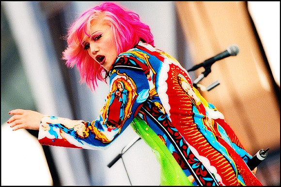 Gwen Stefani / No Doubt — High-energy live concert photo, KROQ Weenie Roast 2000 – CA